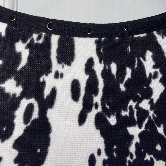 Chicos Black and White Short Sleeve Patterned Cardigan - Picture 8 of 10